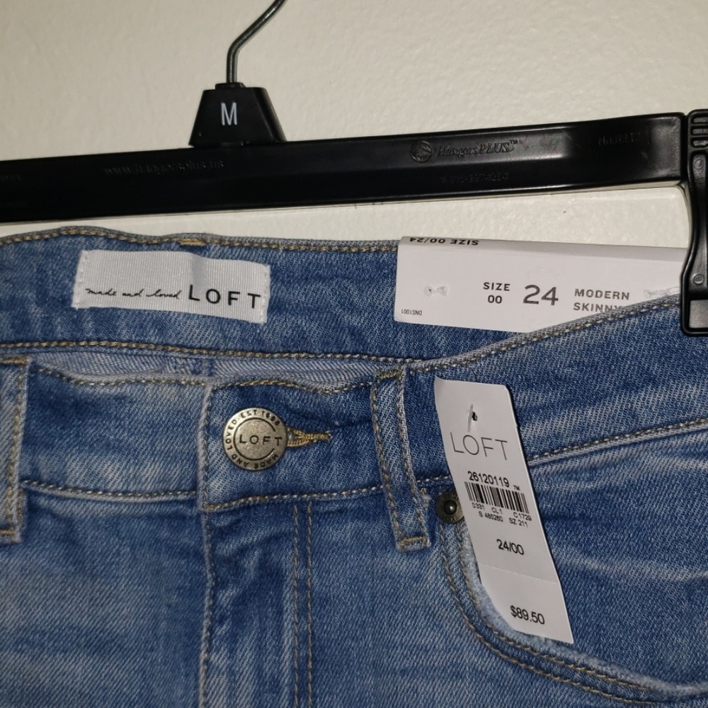 Womens LOFT Modern Skinny Blk Rose Embellish Jeans - Picture 3 of 7